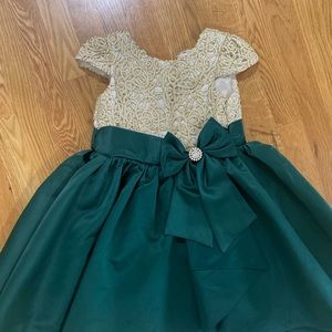Girls Christmas gown dress size 6